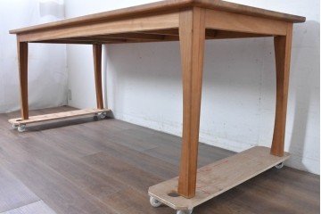 中古　国産職人手作り　チェリー材　やわらかな木肌が魅力の大型ダイニングテーブル　製作費約40万円　(R-087567)