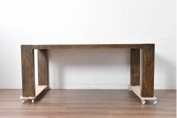 中古　美品　希少な廃番品　関家具取り扱い　楢(ナラ)材　アンティーク調で重厚感ある佇まいのブルデンダイニングテーブル　(R-087568)
