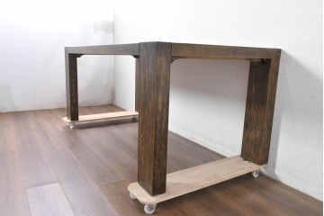 中古　美品　希少な廃番品　関家具取り扱い　楢(ナラ)材　アンティーク調で重厚感ある佇まいのブルデンダイニングテーブル　(R-087568)