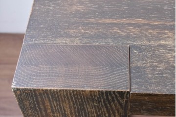 中古　美品　希少な廃番品　関家具取り扱い　楢(ナラ)材　アンティーク調で重厚感ある佇まいのブルデンダイニングテーブル　(R-087568)