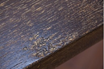 中古　美品　希少な廃番品　関家具取り扱い　楢(ナラ)材　アンティーク調で重厚感ある佇まいのブルデンダイニングテーブル　(R-087568)
