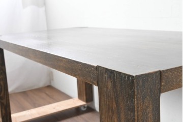 中古　美品　希少な廃番品　関家具取り扱い　楢(ナラ)材　アンティーク調で重厚感ある佇まいのブルデンダイニングテーブル　(R-087568)