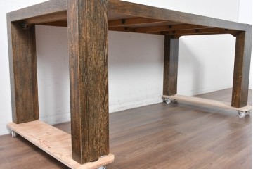 中古　美品　希少な廃番品　関家具取り扱い　楢(ナラ)材　アンティーク調で重厚感ある佇まいのブルデンダイニングテーブル　(R-087568)