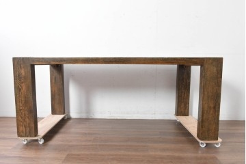 中古　美品　希少な廃番品　関家具取り扱い　楢(ナラ)材　アンティーク調で重厚感ある佇まいのブルデンダイニングテーブル　(R-087568)