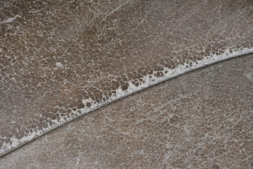 北欧ヴィンテージ　ノルウェー　Lied Mobler(リードモブラー)　本革　チーク材　時を重ねて深みを増した革の表情が味わい深い3人掛けソファ　(R-087571)