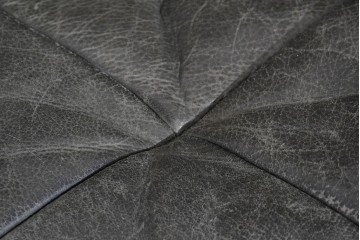 北欧ヴィンテージ　ノルウェー　Lied Mobler(リードモブラー)　本革　チーク材　時を重ねて深みを増した革の表情が味わい深い3人掛けソファ　(R-087571)