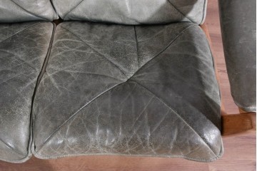 北欧ヴィンテージ　ノルウェー　Lied Mobler(リードモブラー)　本革　チーク材　時を重ねて深みを増した革の表情が味わい深い3人掛けソファ　(R-087571)