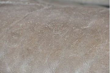 北欧ヴィンテージ　ノルウェー　Lied Mobler(リードモブラー)　本革　チーク材　時を重ねて深みを増した革の表情が味わい深い3人掛けソファ　(R-087571)