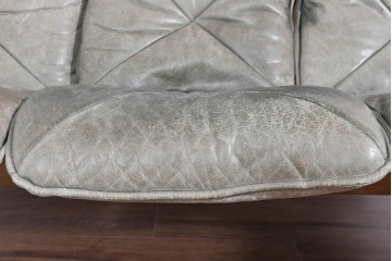 北欧ヴィンテージ　ノルウェー　Lied Mobler(リードモブラー)　本革　チーク材　時を重ねて深みを増した革の表情が味わい深い3人掛けソファ　(R-087571)