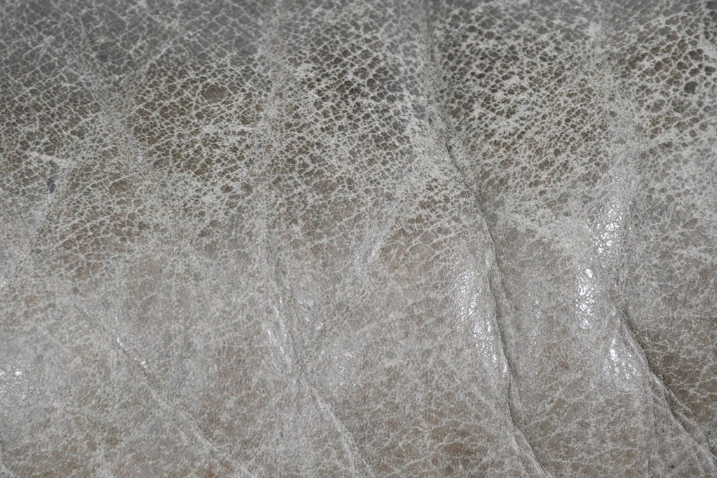 北欧ヴィンテージ　ノルウェー　Lied Mobler(リードモブラー)　本革　チーク材　時を重ねて深みを増した革の表情が味わい深い3人掛けソファ　(R-087571)