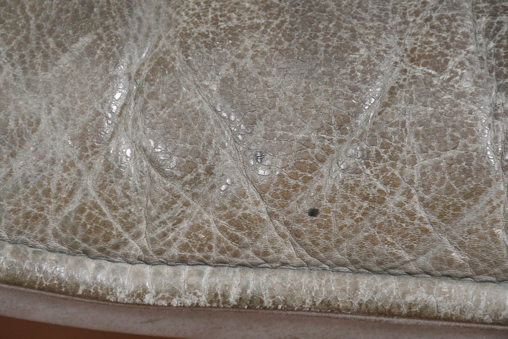 北欧ヴィンテージ　ノルウェー　Lied Mobler(リードモブラー)　本革　チーク材　時を重ねて深みを増した革の表情が味わい深い3人掛けソファ　(R-087571)