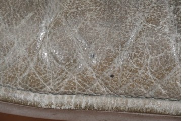 北欧ヴィンテージ　ノルウェー　Lied Mobler(リードモブラー)　本革　チーク材　時を重ねて深みを増した革の表情が味わい深い3人掛けソファ　(R-087571)