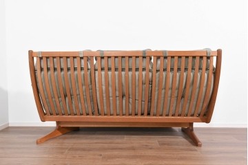 北欧ヴィンテージ　ノルウェー　Lied Mobler(リードモブラー)　本革　チーク材　時を重ねて深みを増した革の表情が味わい深い3人掛けソファ　(R-087571)