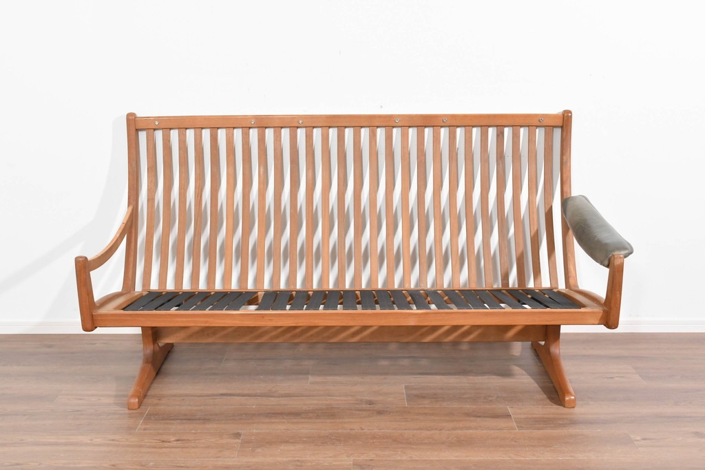 北欧ヴィンテージ　ノルウェー　Lied Mobler(リードモブラー)　本革　チーク材　時を重ねて深みを増した革の表情が味わい深い3人掛けソファ　(R-087571)