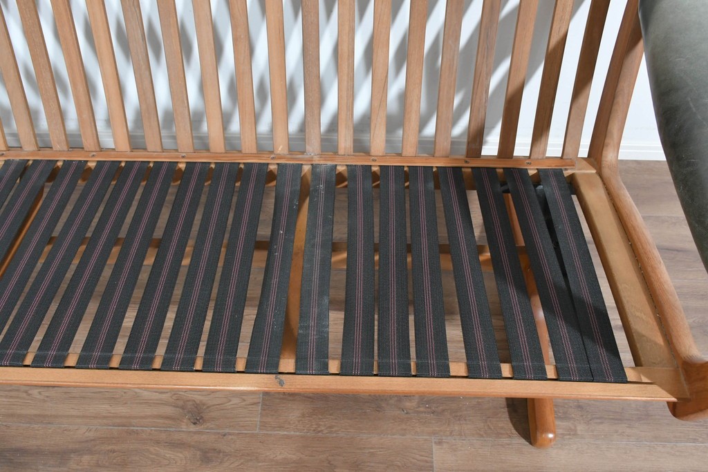 北欧ヴィンテージ　ノルウェー　Lied Mobler(リードモブラー)　本革　チーク材　時を重ねて深みを増した革の表情が味わい深い3人掛けソファ　(R-087571)