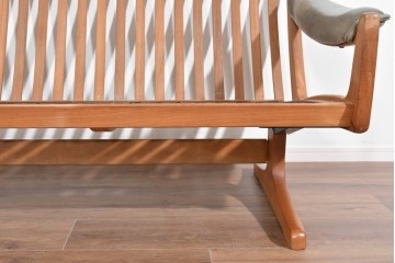 北欧ヴィンテージ　ノルウェー　Lied Mobler(リードモブラー)　本革　チーク材　時を重ねて深みを増した革の表情が味わい深い3人掛けソファ　(R-087571)