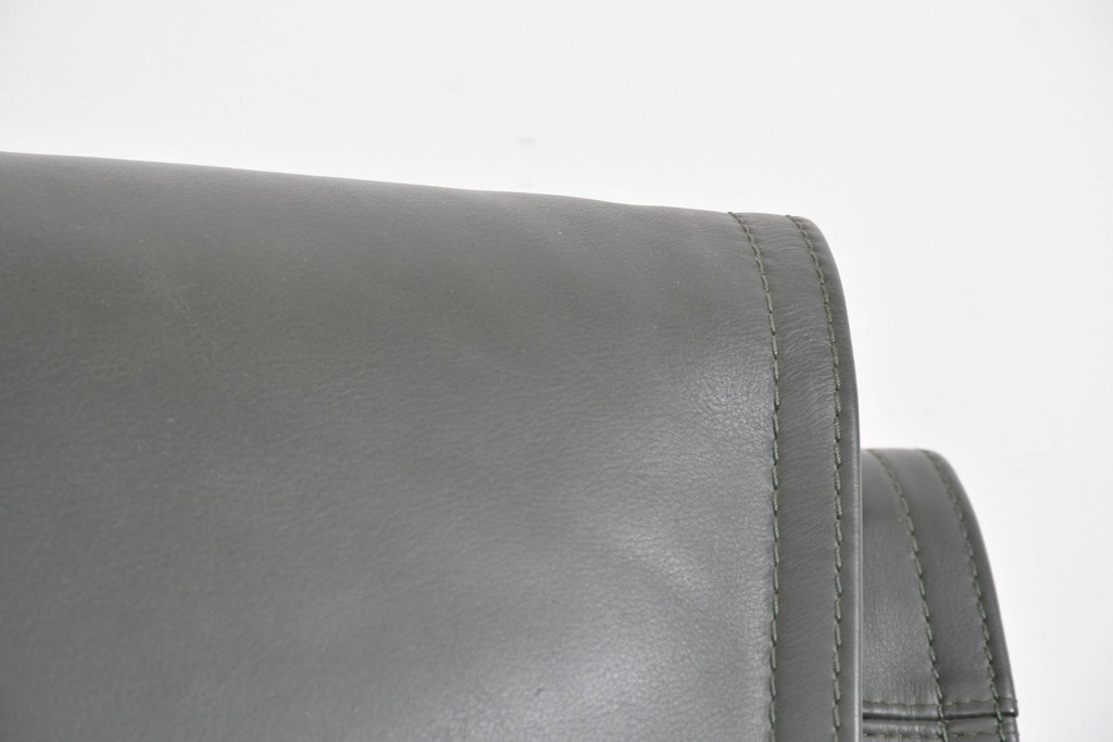 新古　未使用展示品　美品　カリモク家具(karimoku)　domani(ドマーニ)　Excel-Life(エクセルライフ)　本革　三人掛けソファ　定価約100万円　(R-087572)