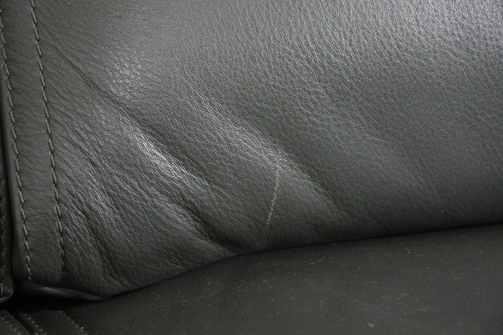 新古　未使用展示品　美品　カリモク家具(karimoku)　domani(ドマーニ)　Excel-Life(エクセルライフ)　本革　三人掛けソファ　定価約100万円　(R-087572)