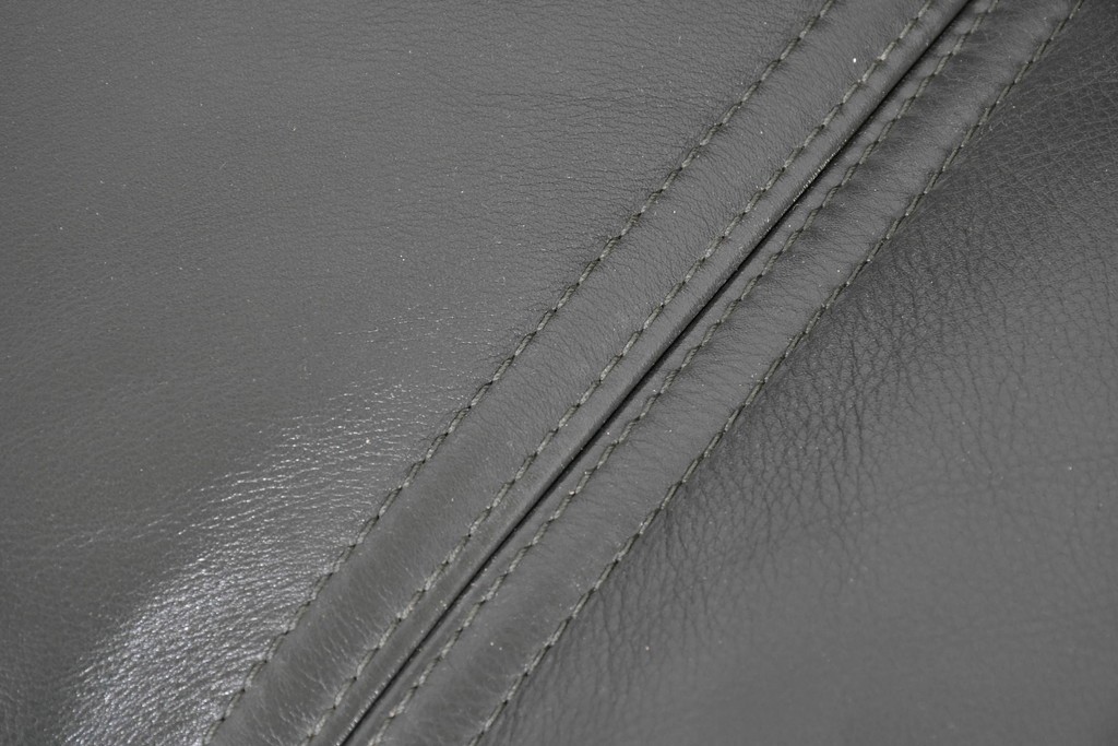 新古　未使用展示品　美品　カリモク家具(karimoku)　domani(ドマーニ)　Excel-Life(エクセルライフ)　本革　三人掛けソファ　定価約100万円　(R-087572)