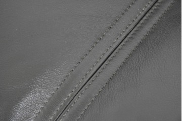 新古　未使用展示品　美品　カリモク家具(karimoku)　domani(ドマーニ)　Excel-Life(エクセルライフ)　本革　三人掛けソファ　定価約100万円　(R-087572)