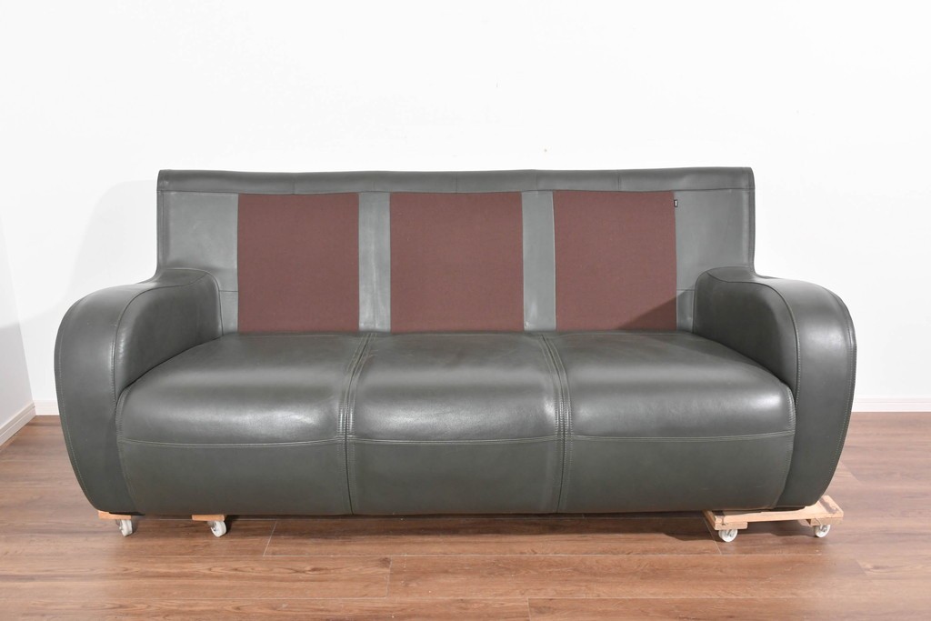 新古　未使用展示品　美品　カリモク家具(karimoku)　domani(ドマーニ)　Excel-Life(エクセルライフ)　本革　三人掛けソファ　定価約100万円　(R-087572)