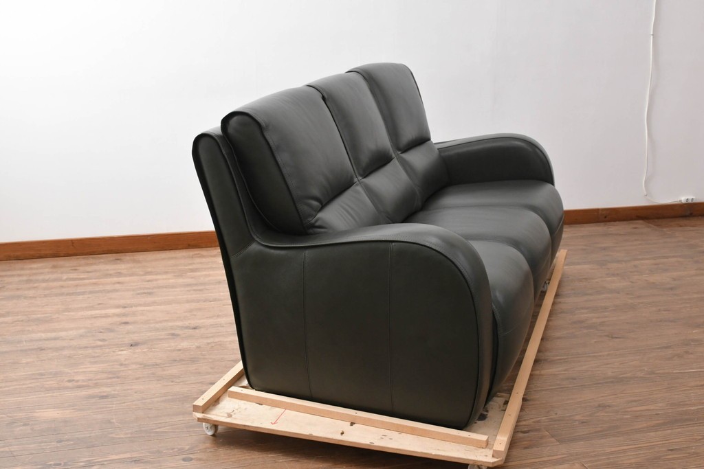 新古　未使用展示品　美品　カリモク家具(karimoku)　domani(ドマーニ)　Excel-Life(エクセルライフ)　本革　三人掛けソファ　定価約100万円　(R-087572)