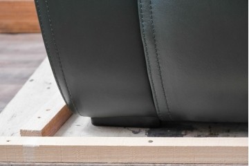 新古　未使用展示品　美品　カリモク家具(karimoku)　domani(ドマーニ)　Excel-Life(エクセルライフ)　本革　三人掛けソファ　定価約100万円　(R-087572)