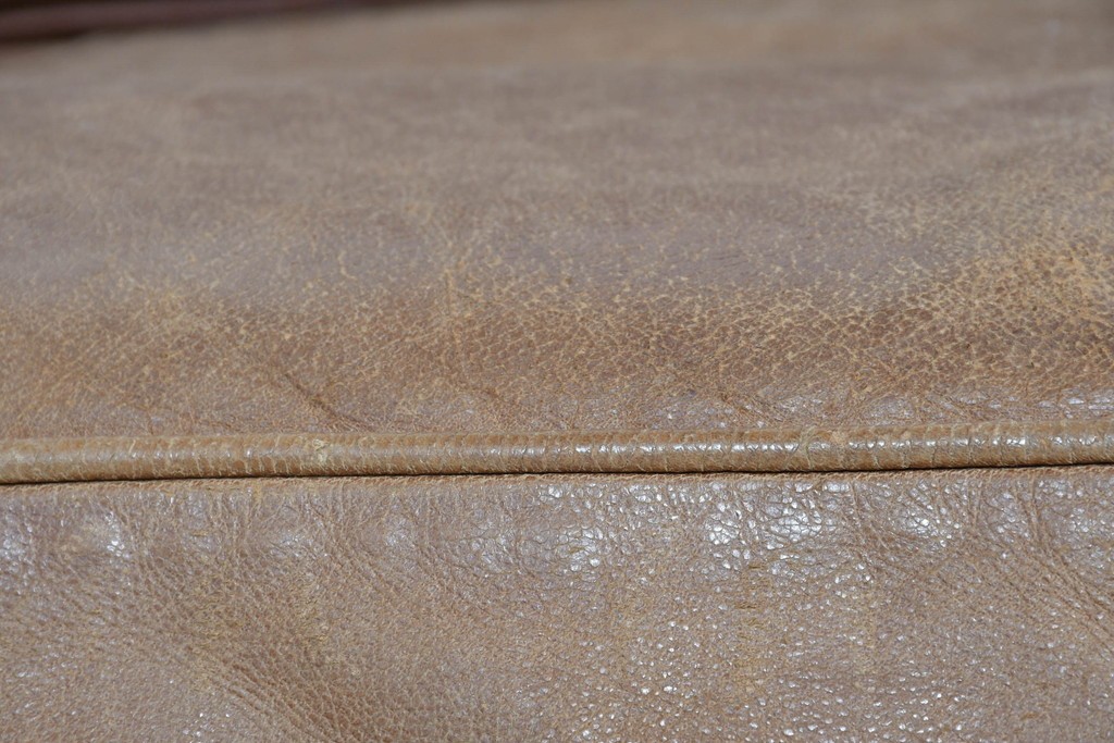 アメリカヴィンテージ　LEXINGTON(レキシントン)　本革　使いこまれた革ならではの表情が味わい深い3人掛けソファ　(R-087573)