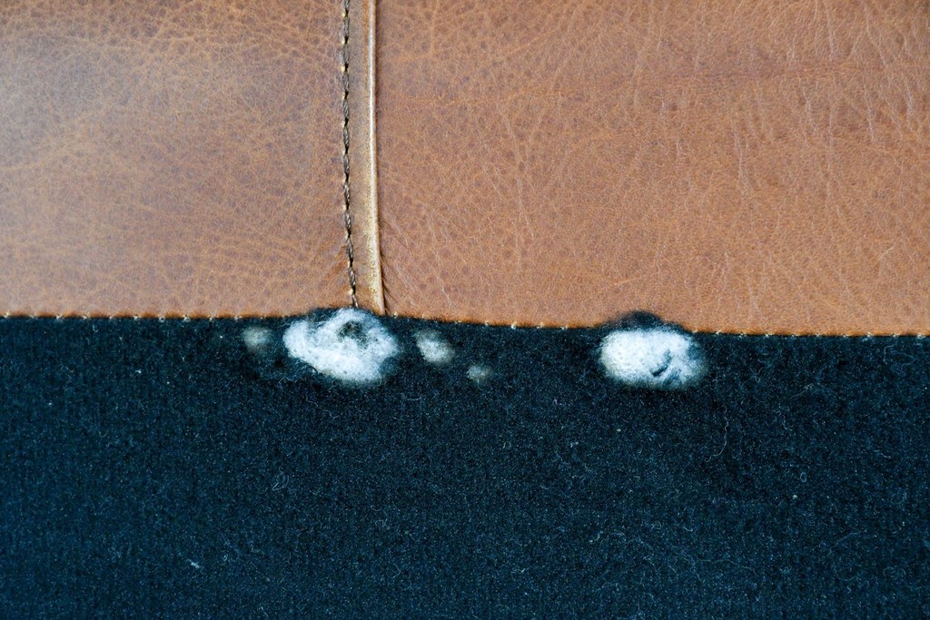 アメリカヴィンテージ　LEXINGTON(レキシントン)　本革　使いこまれた革ならではの表情が味わい深い3人掛けソファ　(R-087573)