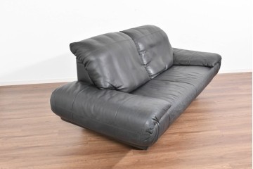 中古　ドイツ　ROLF BENZ(ロルフベンツ)　本革　丸みのある柔らかなフォルムの二人掛けソファ　定価約130万円　(R-087574)