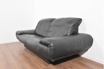 中古　ドイツ　ROLF BENZ(ロルフベンツ)　本革　丸みのある柔らかなフォルムの二人掛けソファ　定価約130万円　(R-087574)