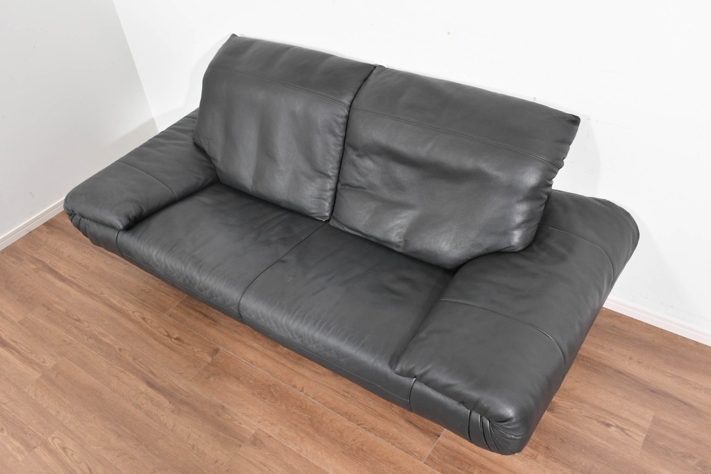 中古　ドイツ　ROLF BENZ(ロルフベンツ)　本革　丸みのある柔らかなフォルムの二人掛けソファ　定価約130万円　(R-087574)