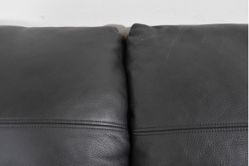 中古　ドイツ　ROLF BENZ(ロルフベンツ)　本革　丸みのある柔らかなフォルムの二人掛けソファ　定価約130万円　(R-087574)