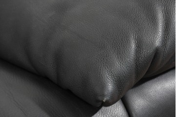 中古　ドイツ　ROLF BENZ(ロルフベンツ)　本革　丸みのある柔らかなフォルムの二人掛けソファ　定価約130万円　(R-087574)