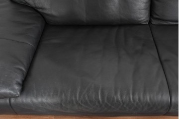 中古　ドイツ　ROLF BENZ(ロルフベンツ)　本革　丸みのある柔らかなフォルムの二人掛けソファ　定価約130万円　(R-087574)