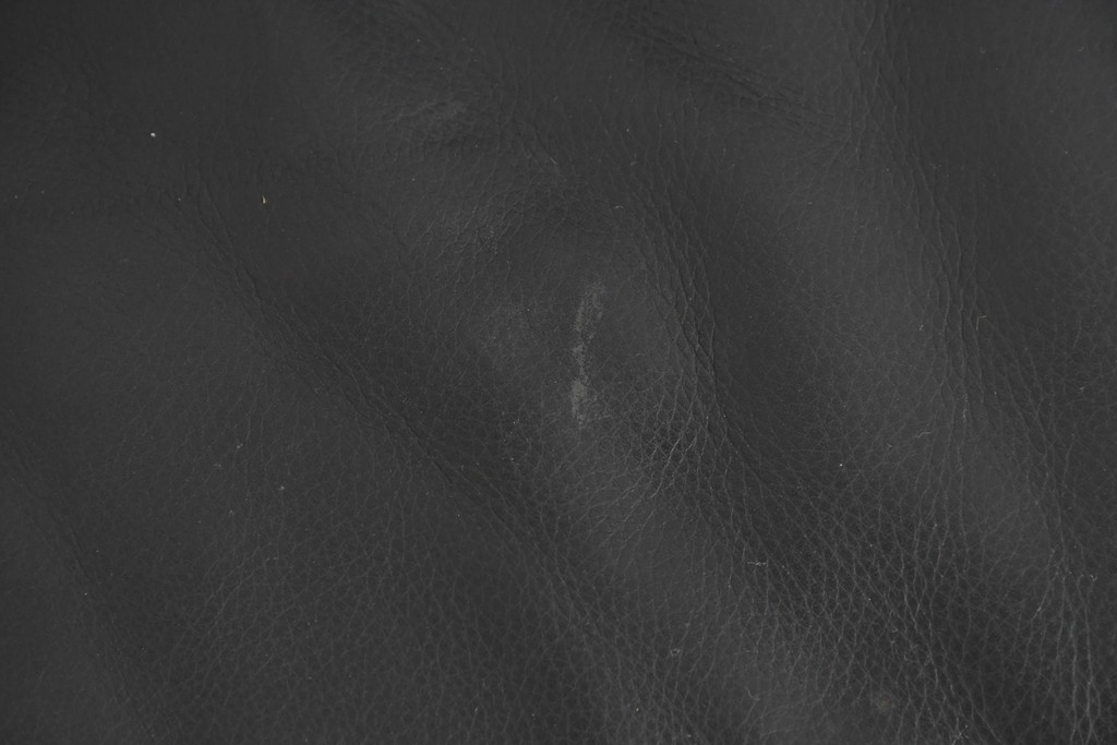 中古　ドイツ　ROLF BENZ(ロルフベンツ)　本革　丸みのある柔らかなフォルムの二人掛けソファ　定価約130万円　(R-087574)