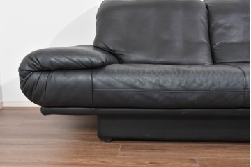 中古　ドイツ　ROLF BENZ(ロルフベンツ)　本革　丸みのある柔らかなフォルムの二人掛けソファ　定価約130万円　(R-087574)