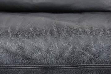 中古　ドイツ　ROLF BENZ(ロルフベンツ)　本革　丸みのある柔らかなフォルムの二人掛けソファ　定価約130万円　(R-087574)