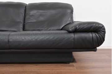 中古　ドイツ　ROLF BENZ(ロルフベンツ)　本革　丸みのある柔らかなフォルムの二人掛けソファ　定価約130万円　(R-087574)