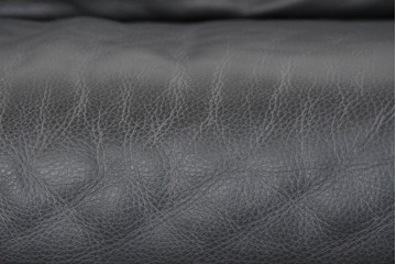 中古　ドイツ　ROLF BENZ(ロルフベンツ)　本革　丸みのある柔らかなフォルムの二人掛けソファ　定価約130万円　(R-087574)