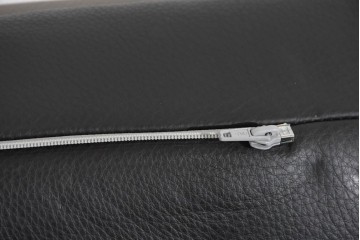 中古　ドイツ　ROLF BENZ(ロルフベンツ)　本革　丸みのある柔らかなフォルムの二人掛けソファ　定価約130万円　(R-087574)