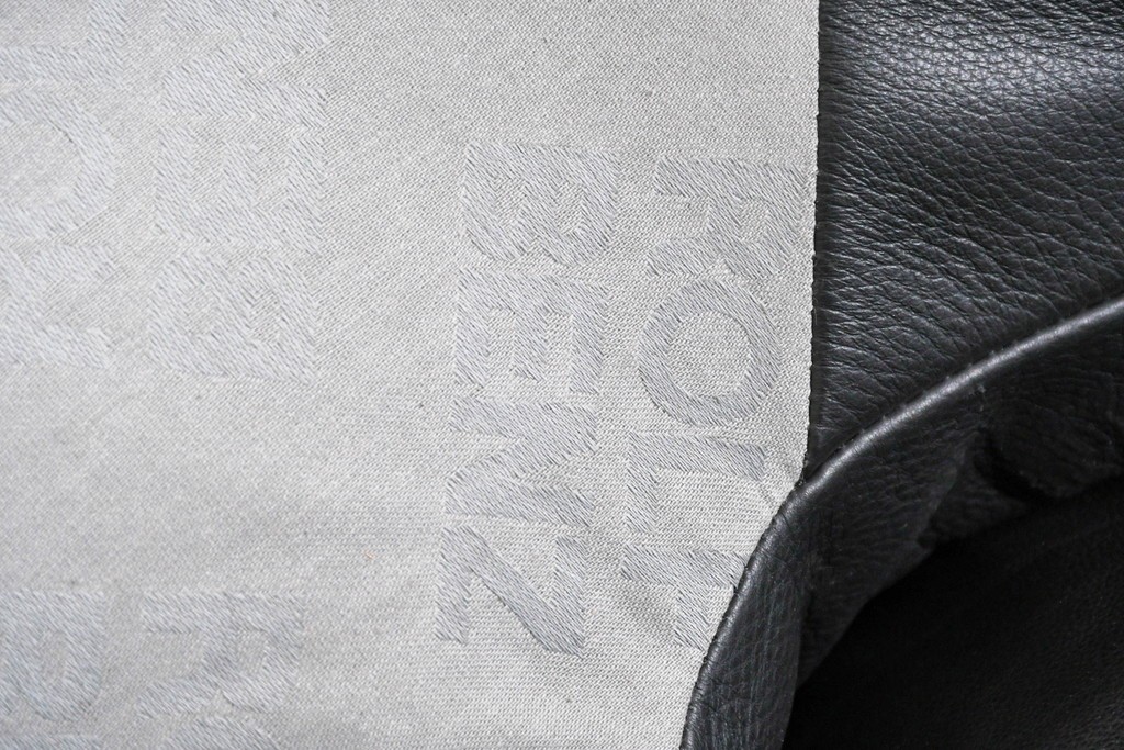 中古　ドイツ　ROLF BENZ(ロルフベンツ)　本革　丸みのある柔らかなフォルムの二人掛けソファ　定価約130万円　(R-087574)