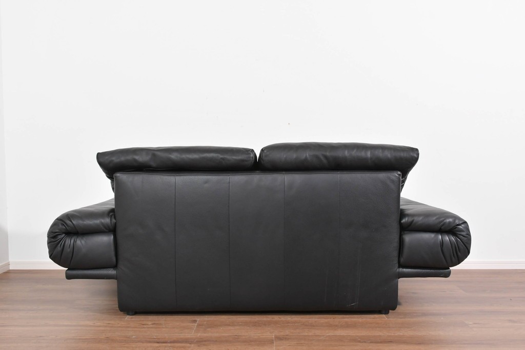 中古　ドイツ　ROLF BENZ(ロルフベンツ)　本革　丸みのある柔らかなフォルムの二人掛けソファ　定価約130万円　(R-087574)