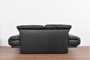 中古　ドイツ　ROLF BENZ(ロルフベンツ)　本革　丸みのある柔らかなフォルムの二人掛けソファ　定価約130万円　(R-087574)