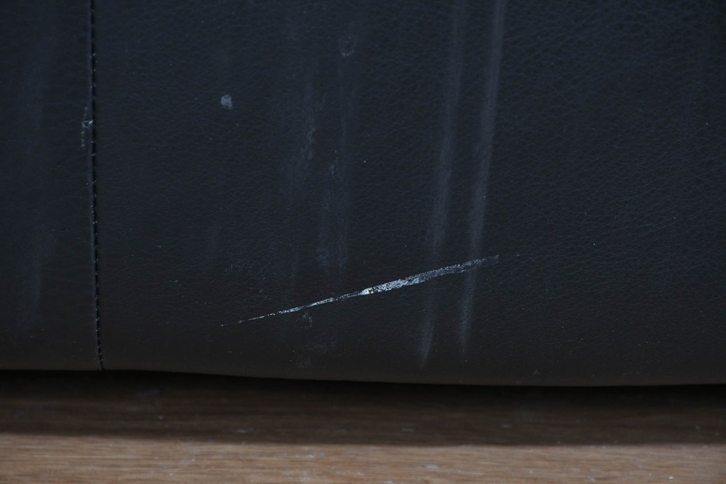 中古　ドイツ　ROLF BENZ(ロルフベンツ)　本革　丸みのある柔らかなフォルムの二人掛けソファ　定価約130万円　(R-087574)