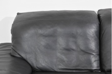 中古　ドイツ　ROLF BENZ(ロルフベンツ)　本革　丸みのある柔らかなフォルムの二人掛けソファ　定価約130万円　(R-087575)