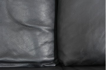 中古　ドイツ　ROLF BENZ(ロルフベンツ)　本革　丸みのある柔らかなフォルムの二人掛けソファ　定価約130万円　(R-087575)