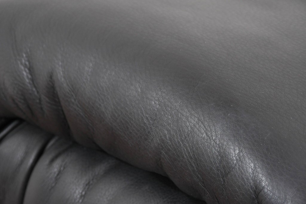 中古　ドイツ　ROLF BENZ(ロルフベンツ)　本革　丸みのある柔らかなフォルムの二人掛けソファ　定価約130万円　(R-087575)