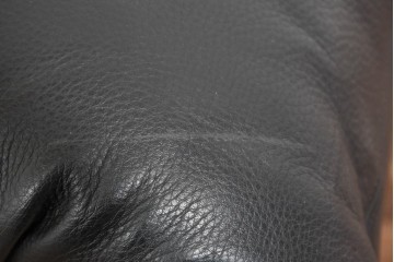 中古　ドイツ　ROLF BENZ(ロルフベンツ)　本革　丸みのある柔らかなフォルムの二人掛けソファ　定価約130万円　(R-087575)