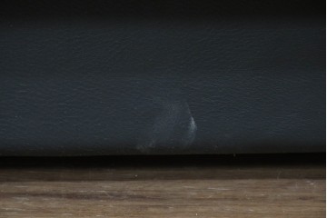 中古　ドイツ　ROLF BENZ(ロルフベンツ)　本革　丸みのある柔らかなフォルムの二人掛けソファ　定価約130万円　(R-087575)